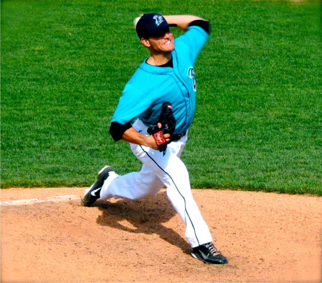 Isaac Hess pitching for the Bridgeport Bluefish